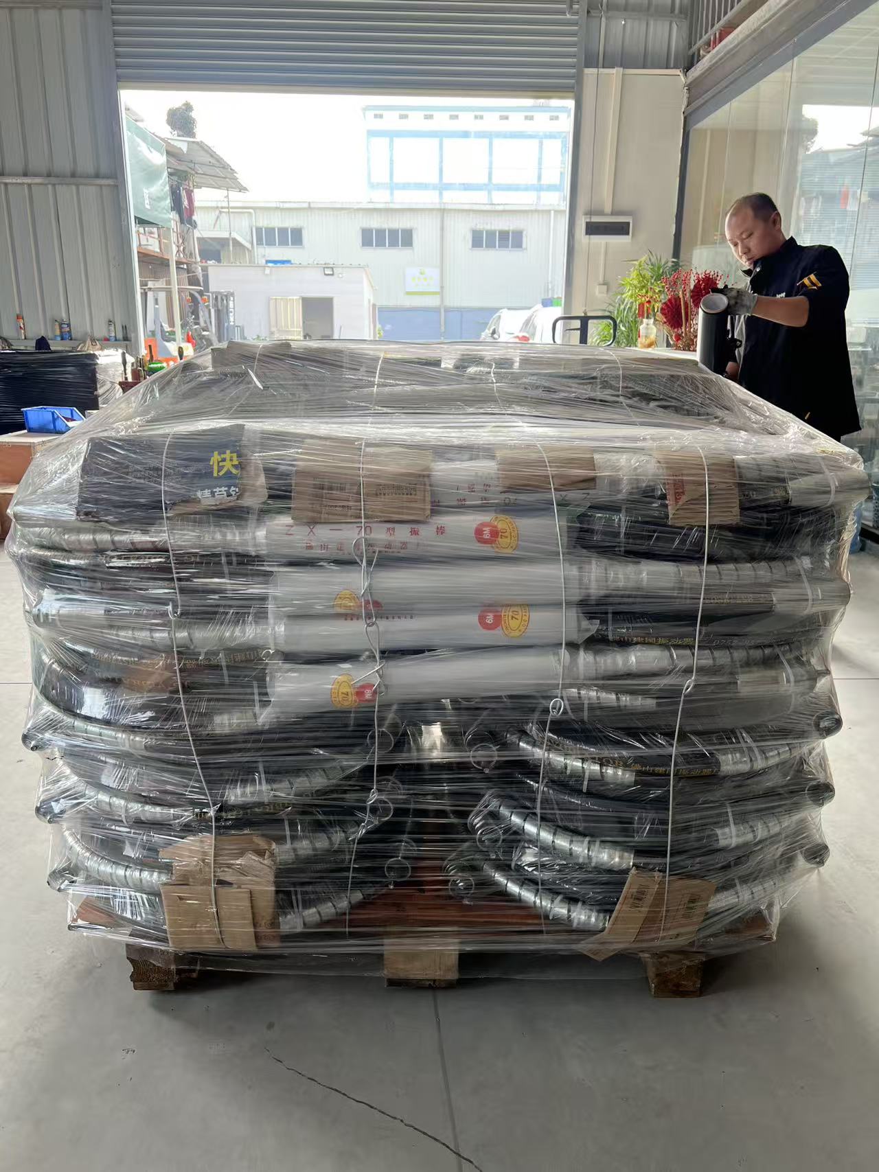 GuangZhou, China – [15 de dezembro de 2025] – Jointsen executa com sucesso importante pedido de exportação para Benin, demonstrando habilidade de fabricação e serviço eficiente
