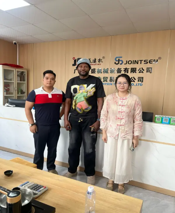 Clientes nigerianos visitam a China pessoalmente, JOINTSEN garante grande pedido de compactador